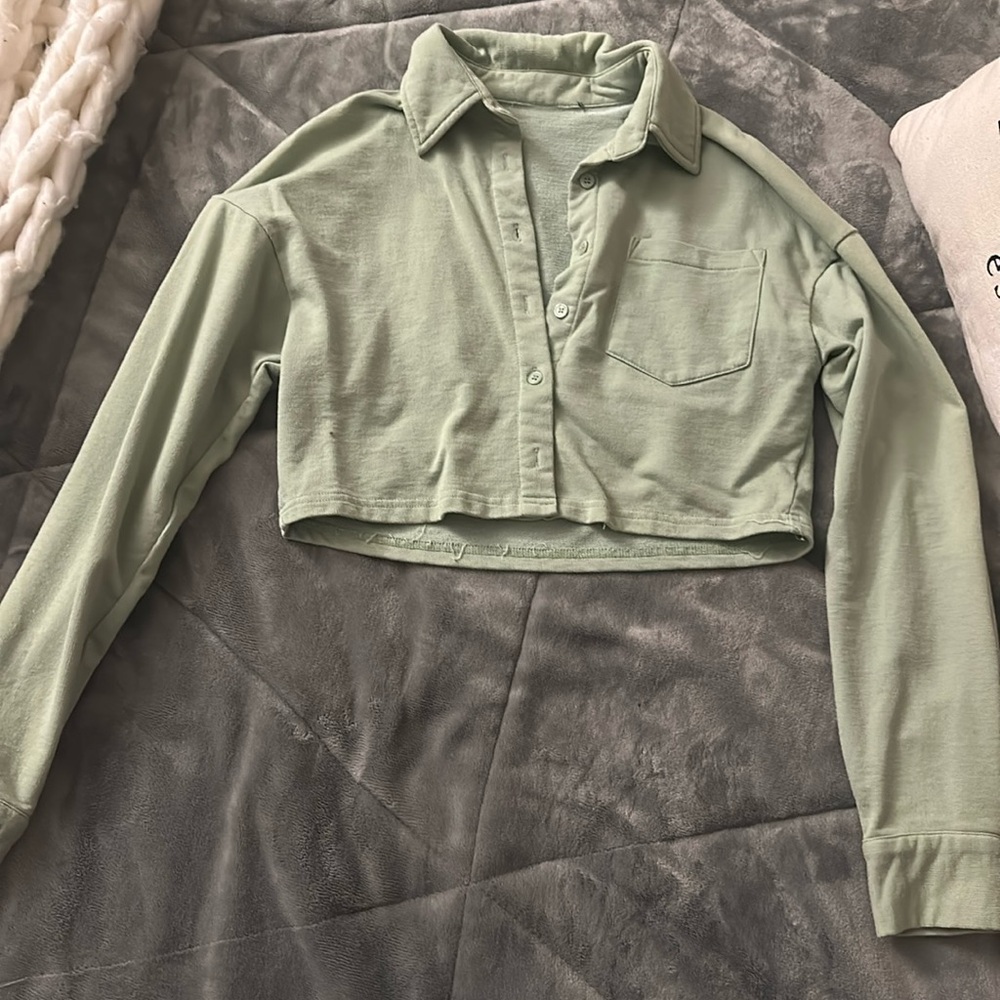 Kittenish cropped shirt